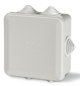 Puszka instalacyjna Cubik zamykana z dławnicami (4 sztuki) bez wkrętów 688.001 - SCAME